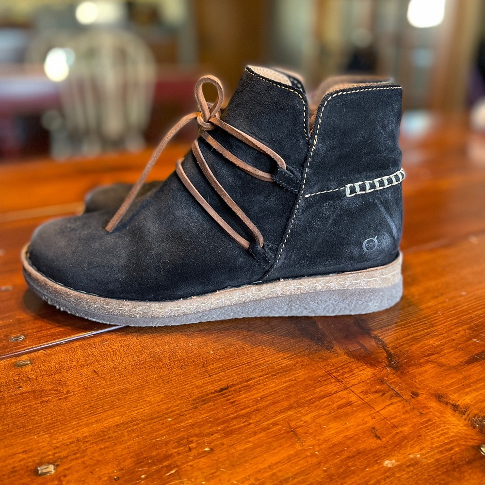 Women’s Born Calyn Boots. Black- basically brand new- worn once. Size 11.